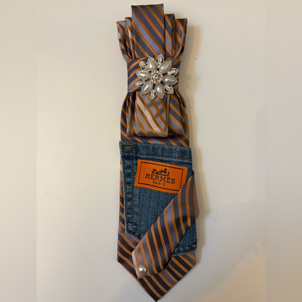 Striped tie with Brooch